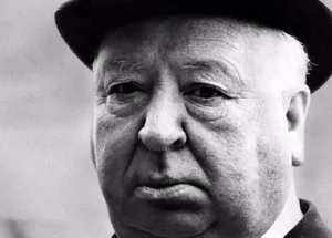 «آلفرد هیچکاک» در کنار همسرش و سوار بر یک کشتی؛ سال 1317(عکس)