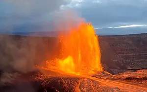 فوران آتشفشان کیلاویا در هاوایی با پرتاب گدازه به آسمان