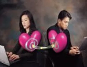 اینترنتی عاشق نشوید!